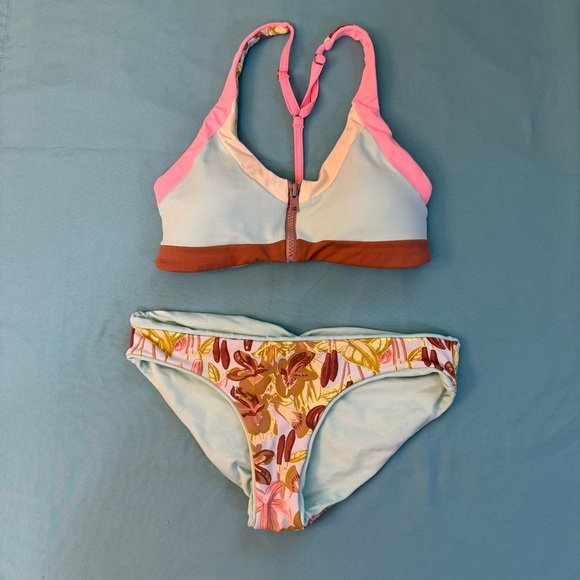 Maaji Multicolor Floral Bikini reversible, lined , padded top. Size S woman’s - Picture 5 of 13